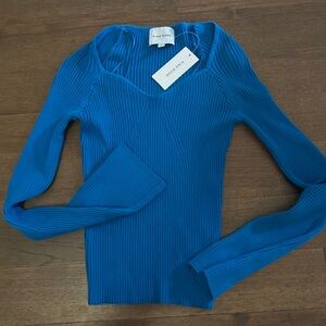 Teal top, Pink rose, size small